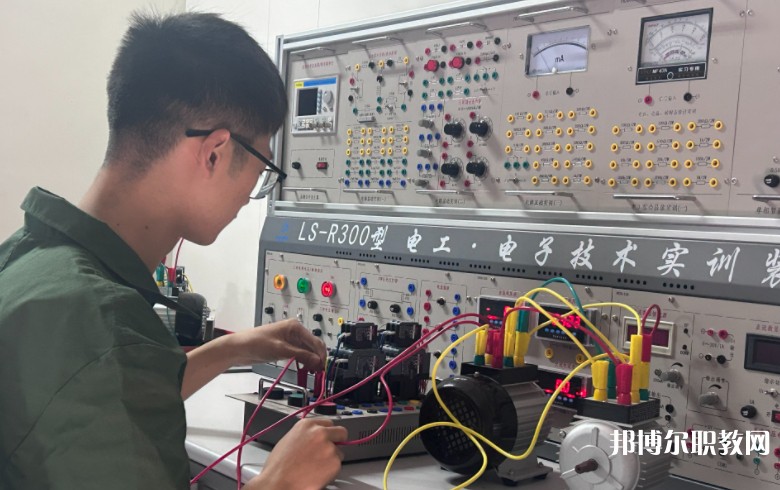 四川2025年男生上什么電工學(xué)校比較好