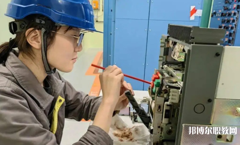 四川2025年女生讀電工學(xué)校學(xué)什么專(zhuān)業(yè)好