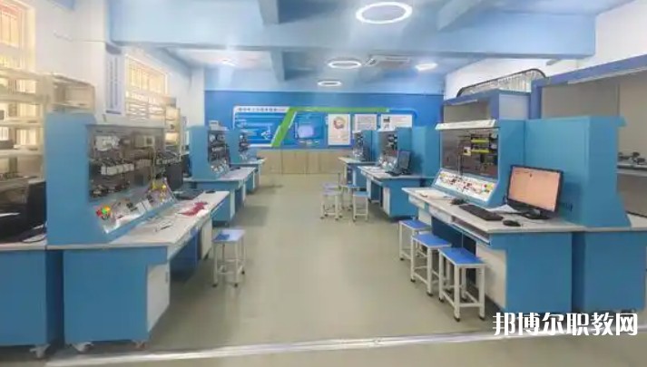 四川2025年女生讀電工學(xué)校怎么樣